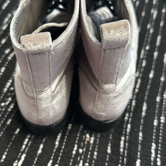 Dolce Vita silver velvet combat boot size 10 - Picture 8 of 10